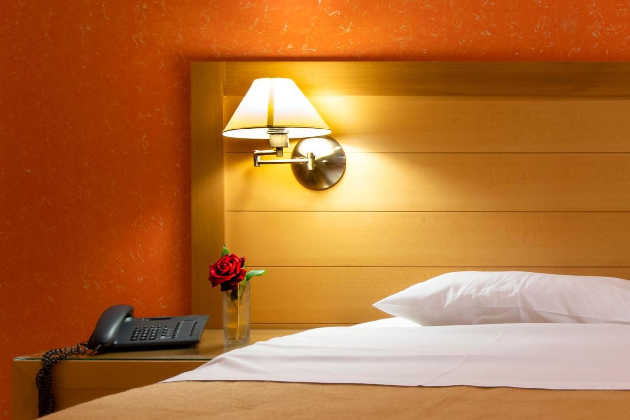 Avra Hotel Метана Экстерьер фото