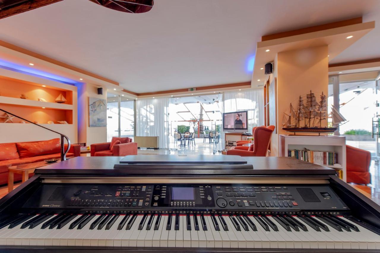 Avra Hotel Метана Экстерьер фото